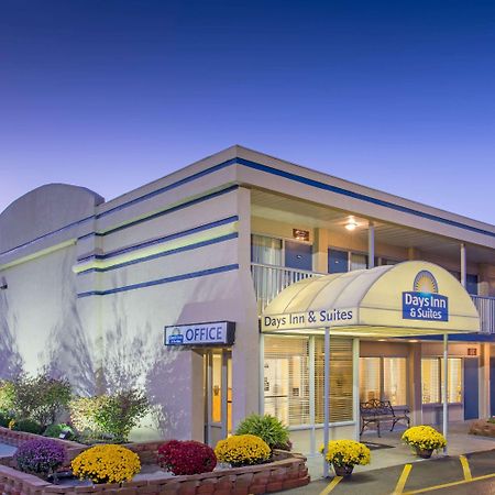 Days Inn & Suites By Wyndham Dayton North Εξωτερικό φωτογραφία