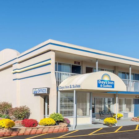 Days Inn & Suites By Wyndham Dayton North Εξωτερικό φωτογραφία