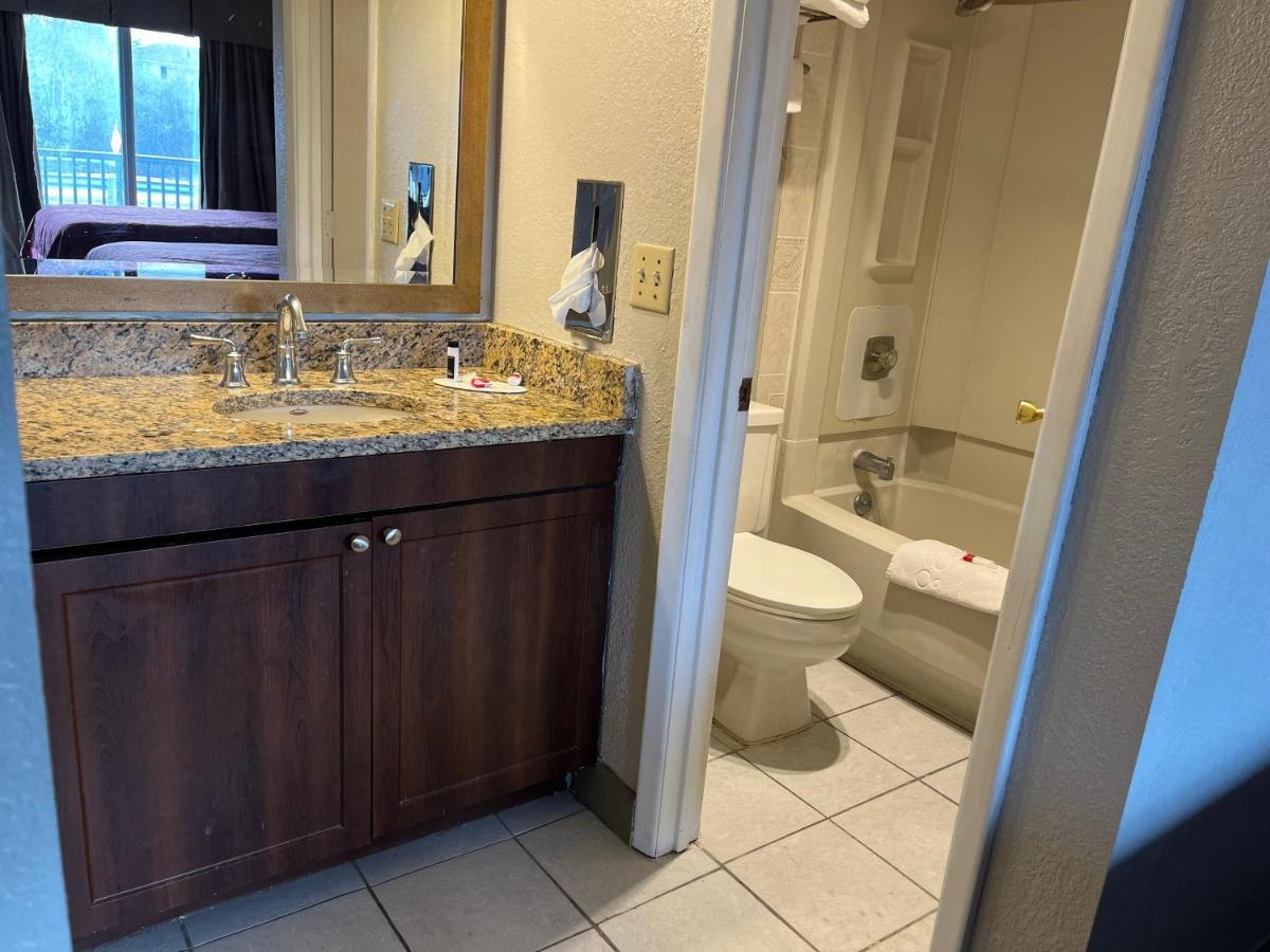 Days Inn & Suites By Wyndham Dayton North Εξωτερικό φωτογραφία
