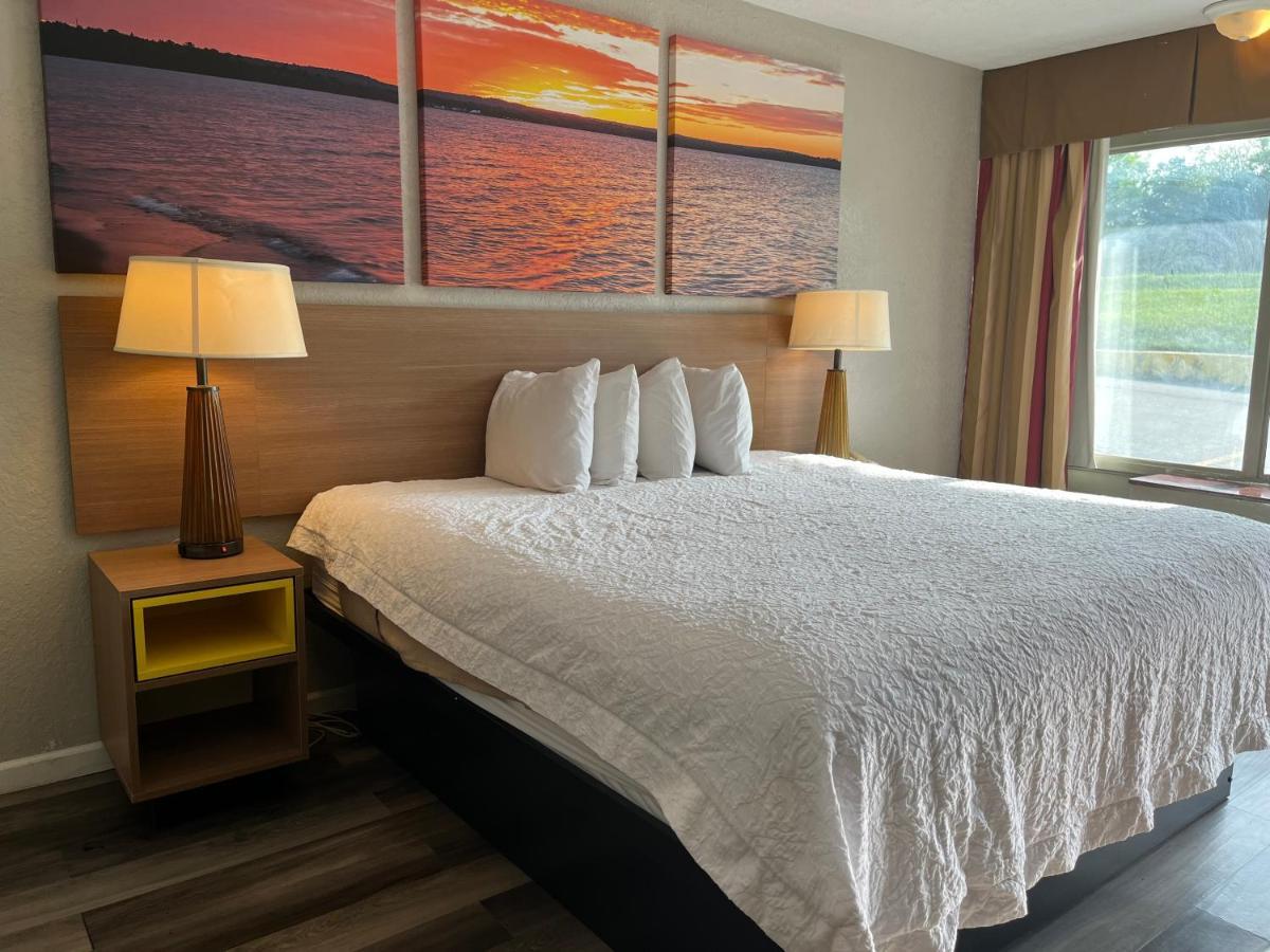 Days Inn & Suites By Wyndham Dayton North Εξωτερικό φωτογραφία