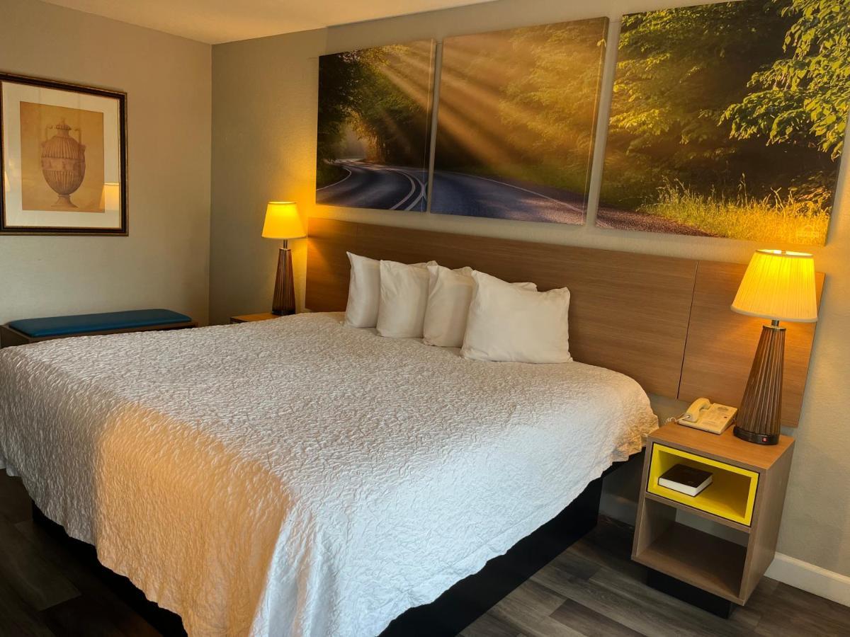 Days Inn & Suites By Wyndham Dayton North Εξωτερικό φωτογραφία
