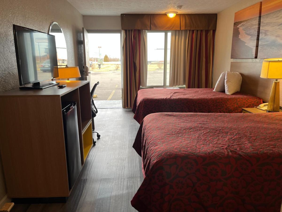 Days Inn & Suites By Wyndham Dayton North Εξωτερικό φωτογραφία