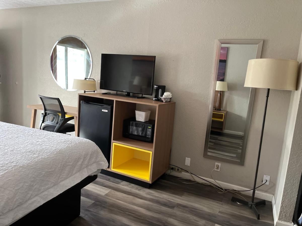 Days Inn & Suites By Wyndham Dayton North Εξωτερικό φωτογραφία