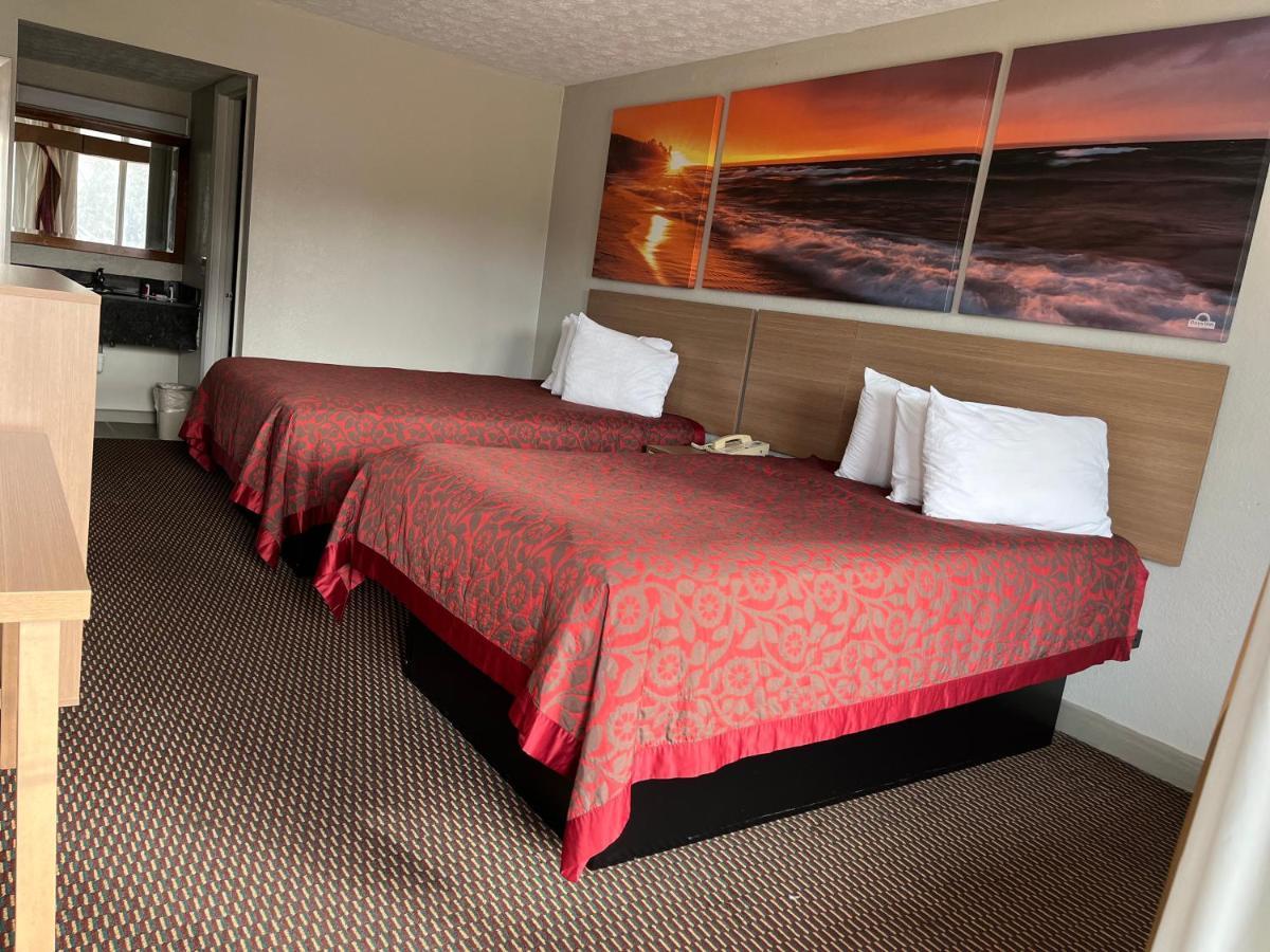 Days Inn & Suites By Wyndham Dayton North Εξωτερικό φωτογραφία