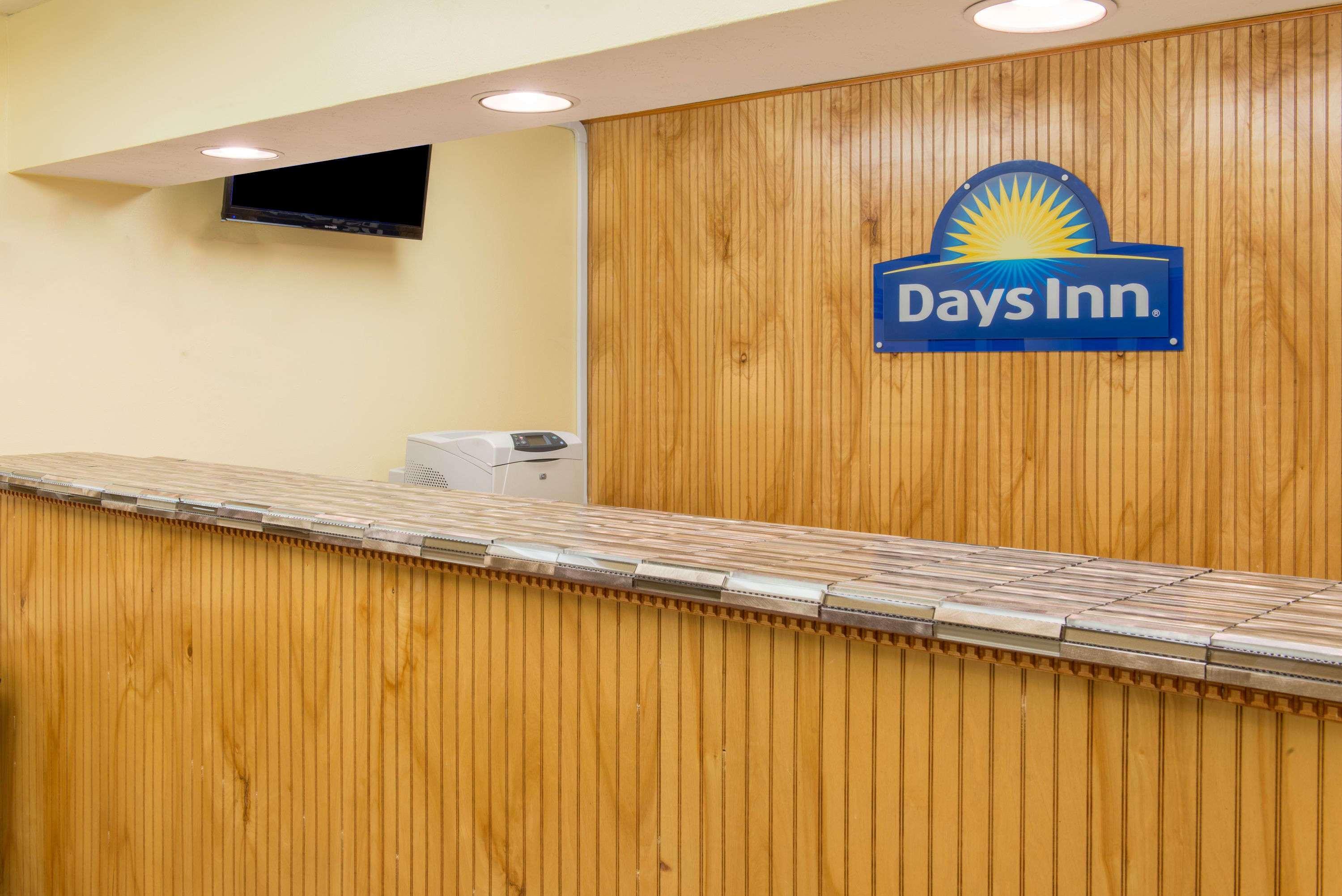 Days Inn & Suites By Wyndham Dayton North Εξωτερικό φωτογραφία